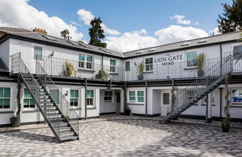 Richmond-upon-Thames Hotel | Discover Family-Friendly Comfort at The Lion Gate Mews