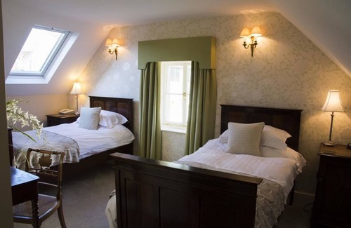 Leintwardine Hotel | Exceptional Stay at The Lion: Family-Friendly with Dining