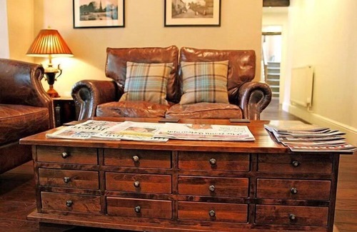 Leintwardine Hotel | Exceptional Stay at The Lion: Family-Friendly with Dining