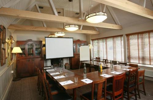 Chelmsford Hotel | Discover The Lion Inn: Rated 9.2 with Family-Friendly Amenities