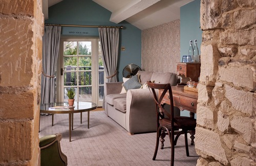 Winchcombe Hotel | Enjoy Family-Friendly Comfort at The Lion Inn, 4 Star Rated