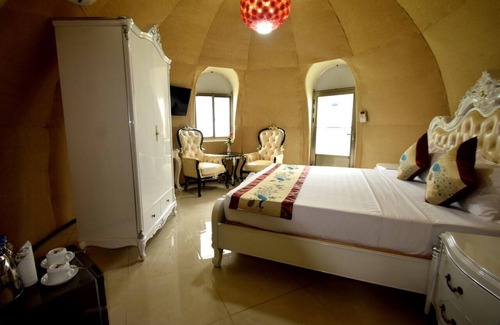 Dambulla Hotel | Discover The Lion Kingdom Sigiriya: Family-Friendly Oasis