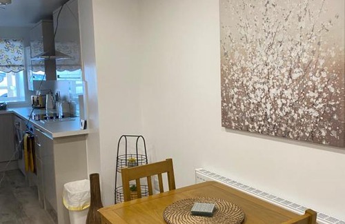 Newbridge Apartment | Family-Friendly Getaway at The Lions Den Hotel