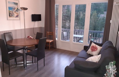 Laveissiere Apartment | Cozy Studio at The Lioran with Balcony, Slopeside Views