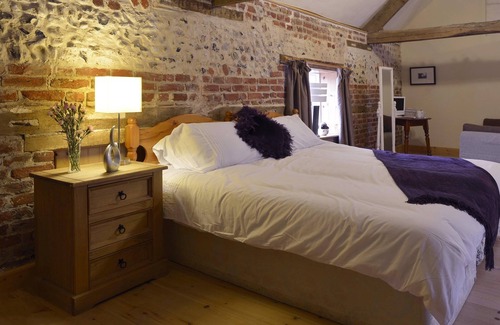 Litcham Bed & Breakfast | Discover The Litcham Bull Inn: Family-Friendly Stay Awaits