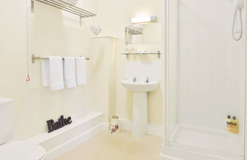 Litcham Bed & Breakfast | Discover The Litcham Bull Inn: Family-Friendly Stay Awaits