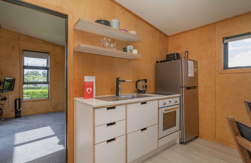 Whangapoua House | Pet-Friendly Getaway at The Little Bach in Whangapoua