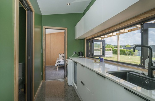 Whangapoua House | Pet-Friendly Getaway at The Little Bach in Whangapoua