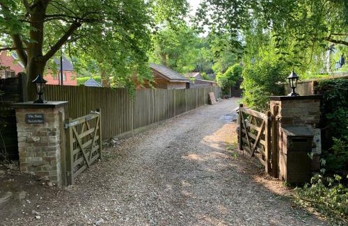 Hindhead Bed & Breakfast | Pet-Friendly Getaway at The Little Barn - 9/10 Guest Review