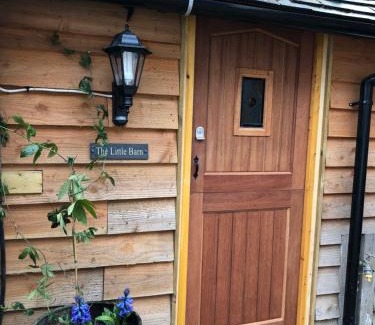 Hindhead Bed & Breakfast | Pet-Friendly Getaway at The Little Barn - 9/10 Guest Review