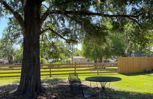 Umatilla House | Discover The Little Barn: A 10/10 Family-Friendly Retreat