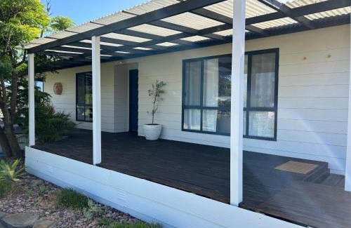 Port Willunga House | Cozy Little Beach Retreat - Family Home Steps from the Sea