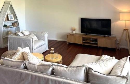 Port Willunga House | Cozy Little Beach Retreat - Family Home Steps from the Sea