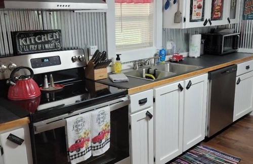 Murfreesboro House | The Little Branch House: Vintage Comfort with Amazing Amenities