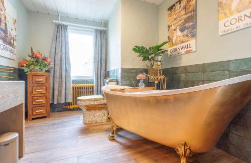 Kalenborn Hotel | Unique Little Britain Inn: 4-Star Themed Experience in Europe
