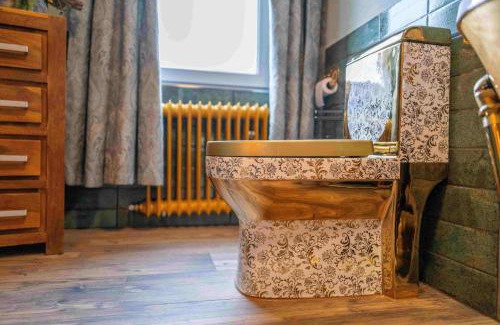 Kalenborn Hotel | Unique Little Britain Inn: 4-Star Themed Experience in Europe