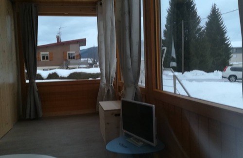Les Rousses Ski Chalet | Cozy Retreat: The Little Chalet at Papi-Mamie with Lake View