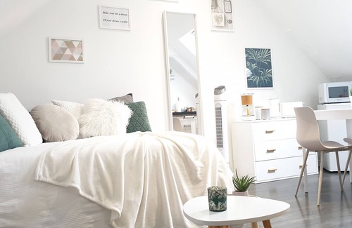Lorient Apartment | Guest Rated 10/10: The Little Cocoon with Kitchen Bliss
