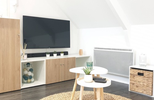 Lorient Apartment | Guest Rated 10/10: The Little Cocoon with Kitchen Bliss