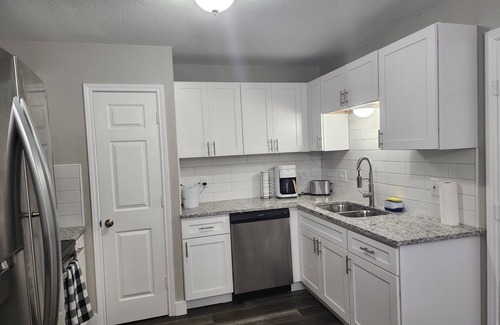 West Tawakoni Cottage | Idyllic Cottage at the Lake with Scenic Views & Spa