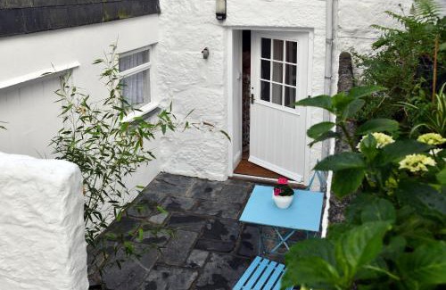 Chysauster Apartment | Delightful Stay at The Little Courtyard - 4 Star Rated