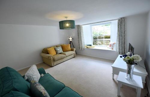 Chysauster Apartment | Delightful Stay at The Little Courtyard - 4 Star Rated