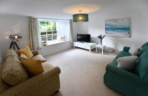 Chysauster Apartment | Delightful Stay at The Little Courtyard - 4 Star Rated