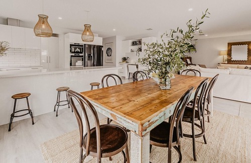 Safety Beach House | The Little Distillery - Beachside Pool Retreat