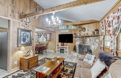 Otto House | Explore The Little Dude Cabin: Pet & Child Friendly Retreat