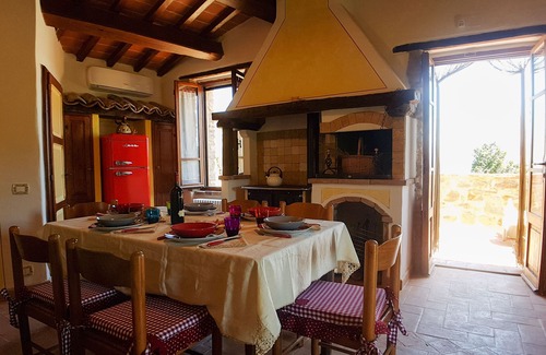 Castiglion Fosco House | Enchanting Retreat at The Little House in the Wood