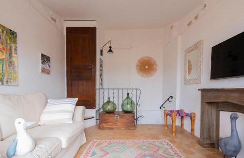 Bormes-Les-Mimosas House | Pet Friendly Retreat at The Little House - Rated 9.4/10