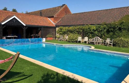 Hempstead House | Family-Friendly Getaway at The Little House with Pool