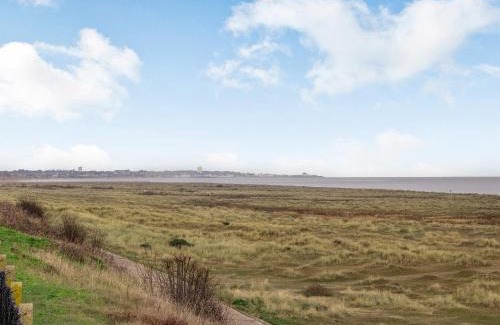 Kessingland House | Pet-Friendly Retreat: The Little House Awaits You