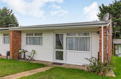 Kessingland House | Pet-Friendly Retreat: The Little House Awaits You