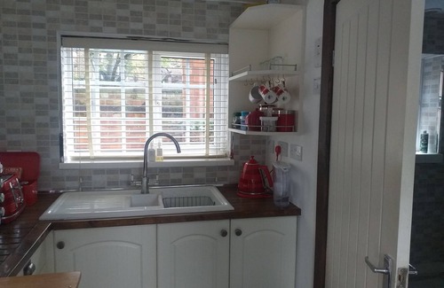 Hull Cottage | Cozy Retreat at The Little House in Hull with Kitchen & Pets