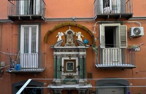 Chiaia House | The Little House in Napoli