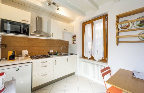 Lonato del Garda House | Discover The Little House in the Citadel: A Cozy Retreat