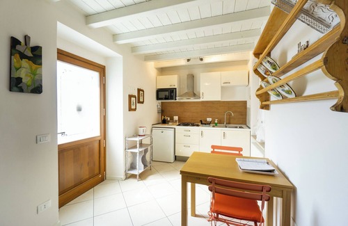 Lonato del Garda House | Discover The Little House in the Citadel: A Cozy Retreat