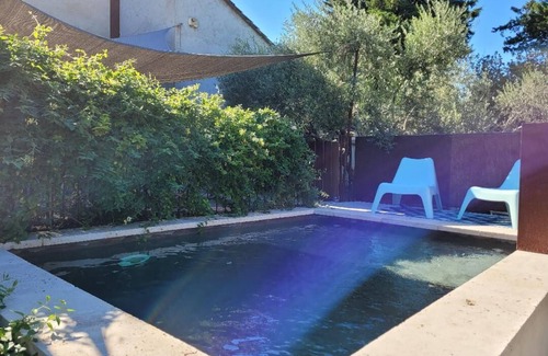 Velleron House | Cozy Hideaway in Velleron with Private Pool & Breakfast