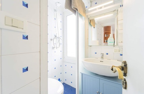 Riva Trigoso Apartment | Cozy Getaway: The Little House by the Sea Awaits You