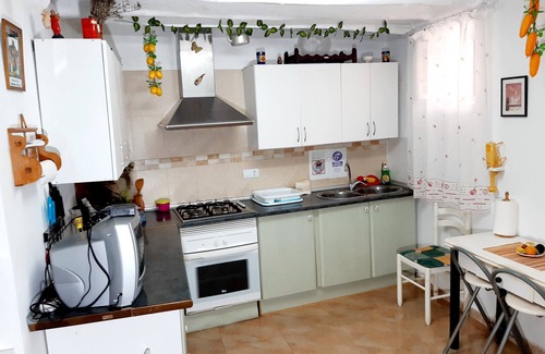 Illar Cottage | Cozy Retreat: The Little House of the Vito with Pool & Spa