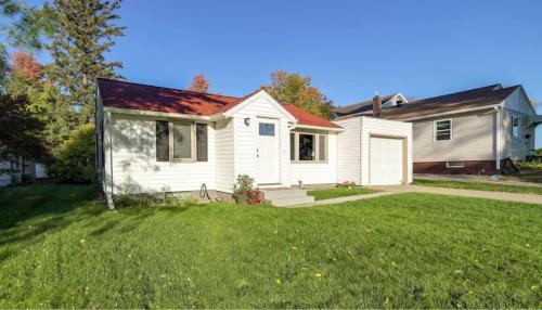 Fergus Falls House | Family-Friendly Getaway at The Little House of Fergus Falls