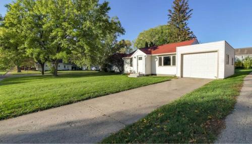 Fergus Falls House | Family-Friendly Getaway at The Little House of Fergus Falls