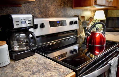 Texarkana House | Cozy Stay at The Little House on Pecan with Boat Parking