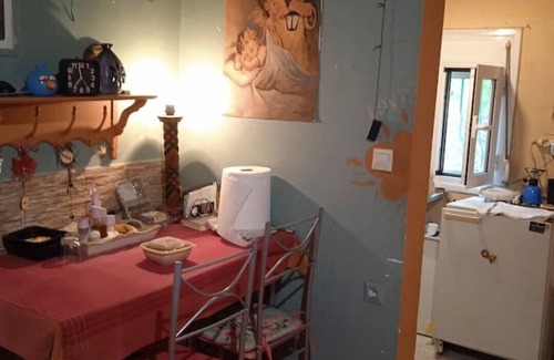 Fyli Apartment | Cozy Retreat at The Little House on the Farm for Families