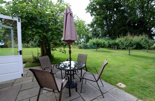 Rolvenden House | Cozy One Bedroom House with Kitchen, Perfect for Couples