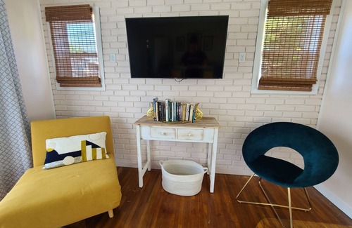Slatterly Park House | Stylish Retreat Near Mayo Clinic - Pet Friendly & Breakfast