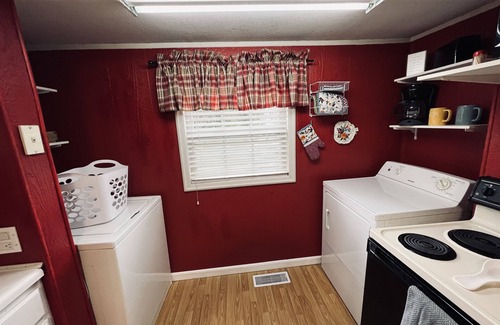Coalfield House | Guest Rated: The Little House with Breakfast & Family Amenities