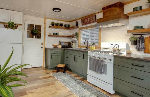 Rhododendron House | The Little Lolo Lodge