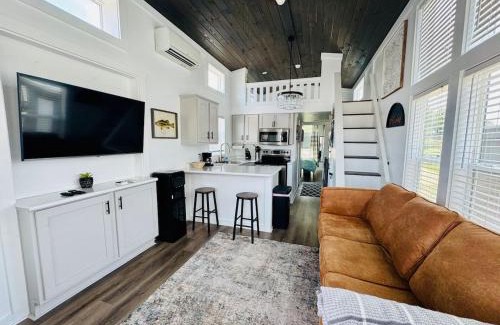 Austin Apartment | The Little Lonestar with Pool and Hot Tub